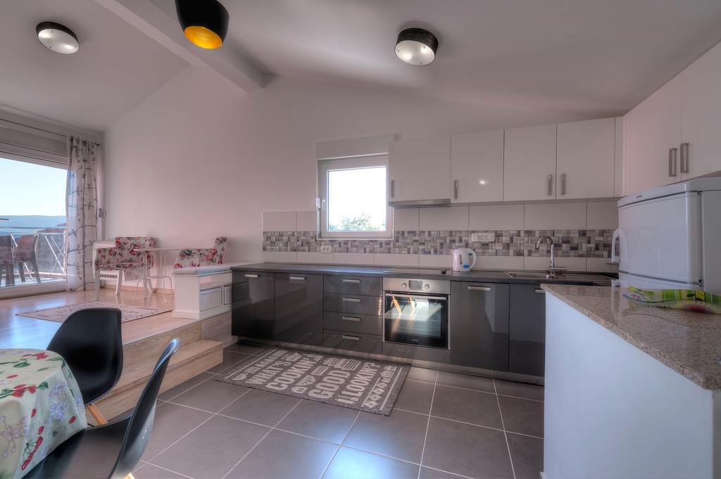 Apartments Delfin Tivat Exterior foto