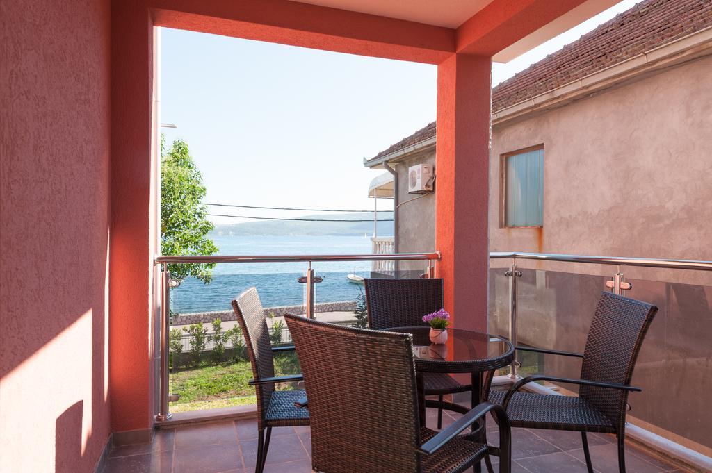 Apartments Delfin Tivat Exterior foto