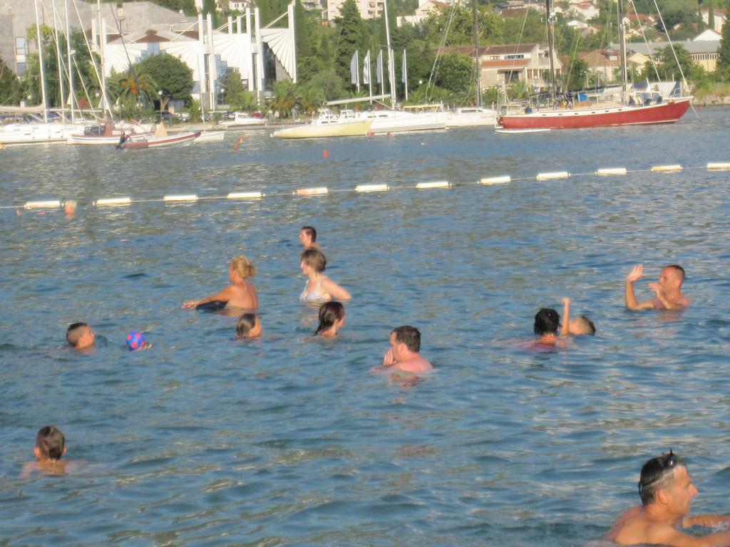 Apartments Delfin Tivat Exterior foto